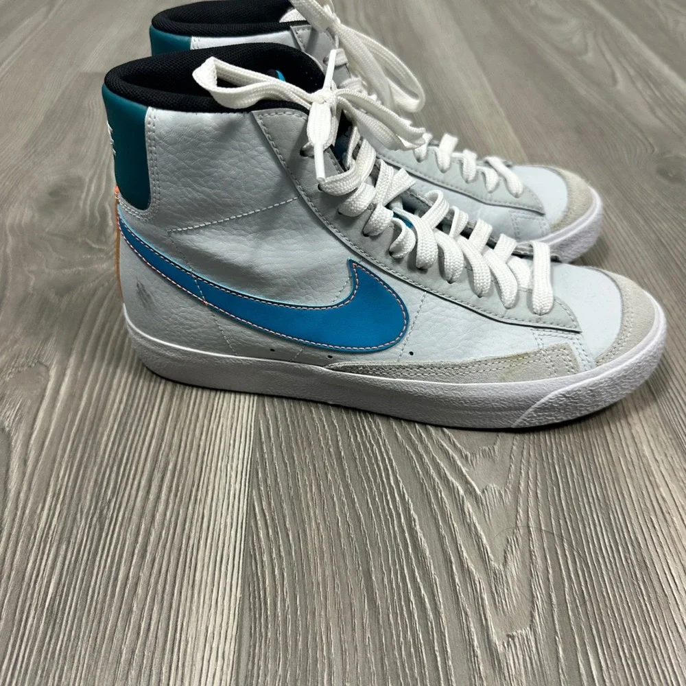 Nike Youth 6/ Women 7.5 Blazer Mid 77 Pure Platinum Laser Blue Sneaker